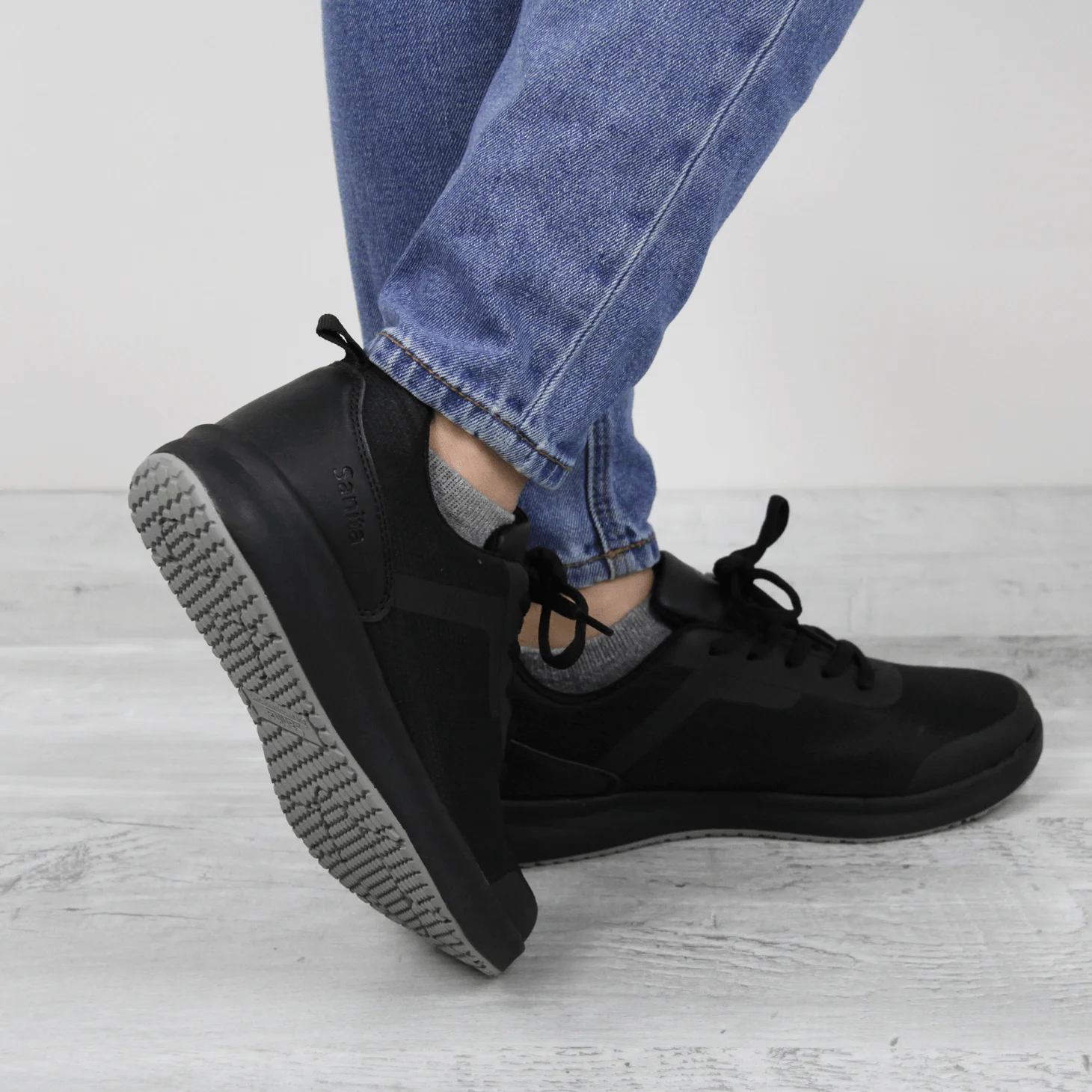 Concave Unisex Sneaker in Black - Image 4