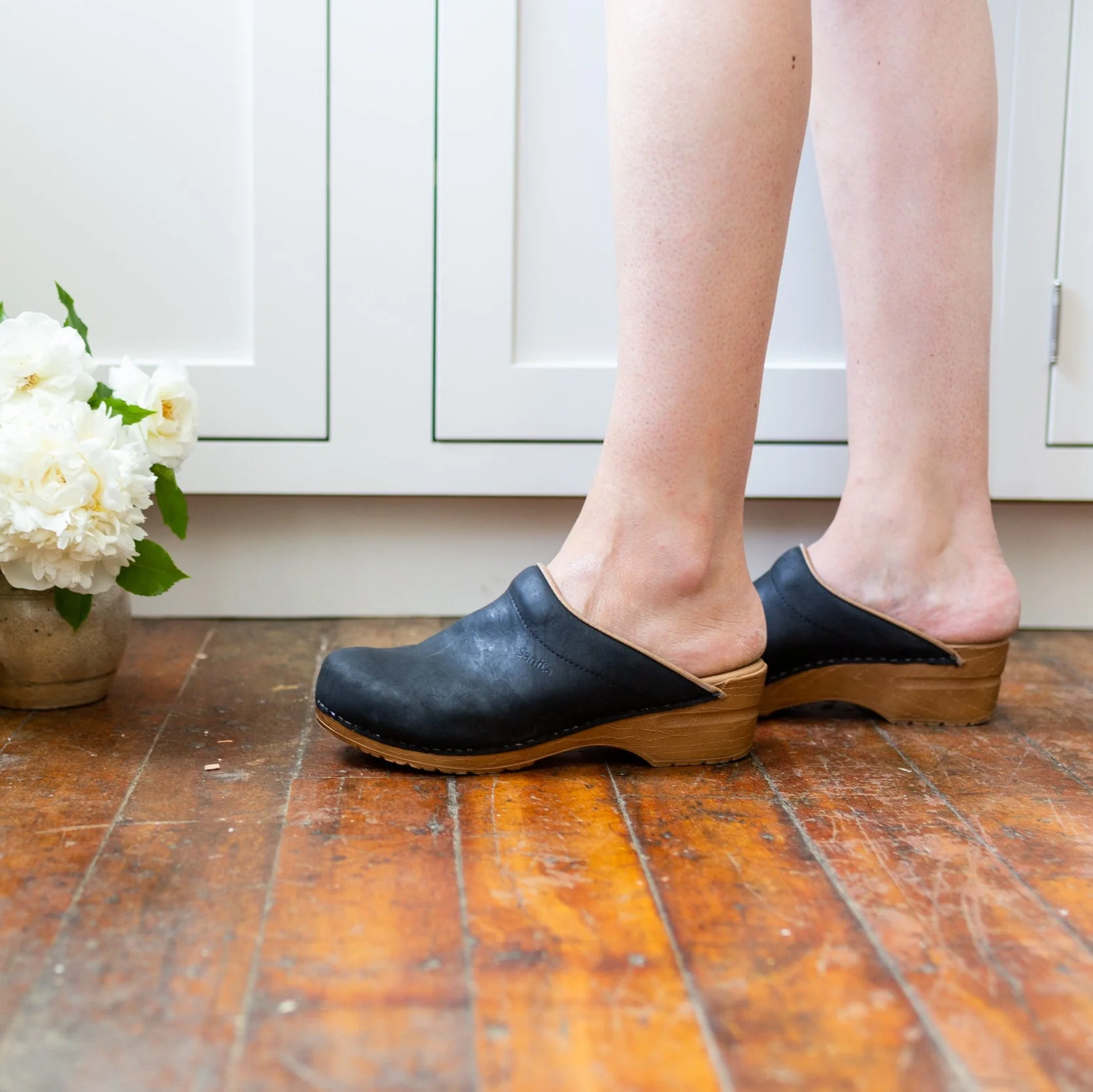 Ellis Women's Clog in Black - Image 5