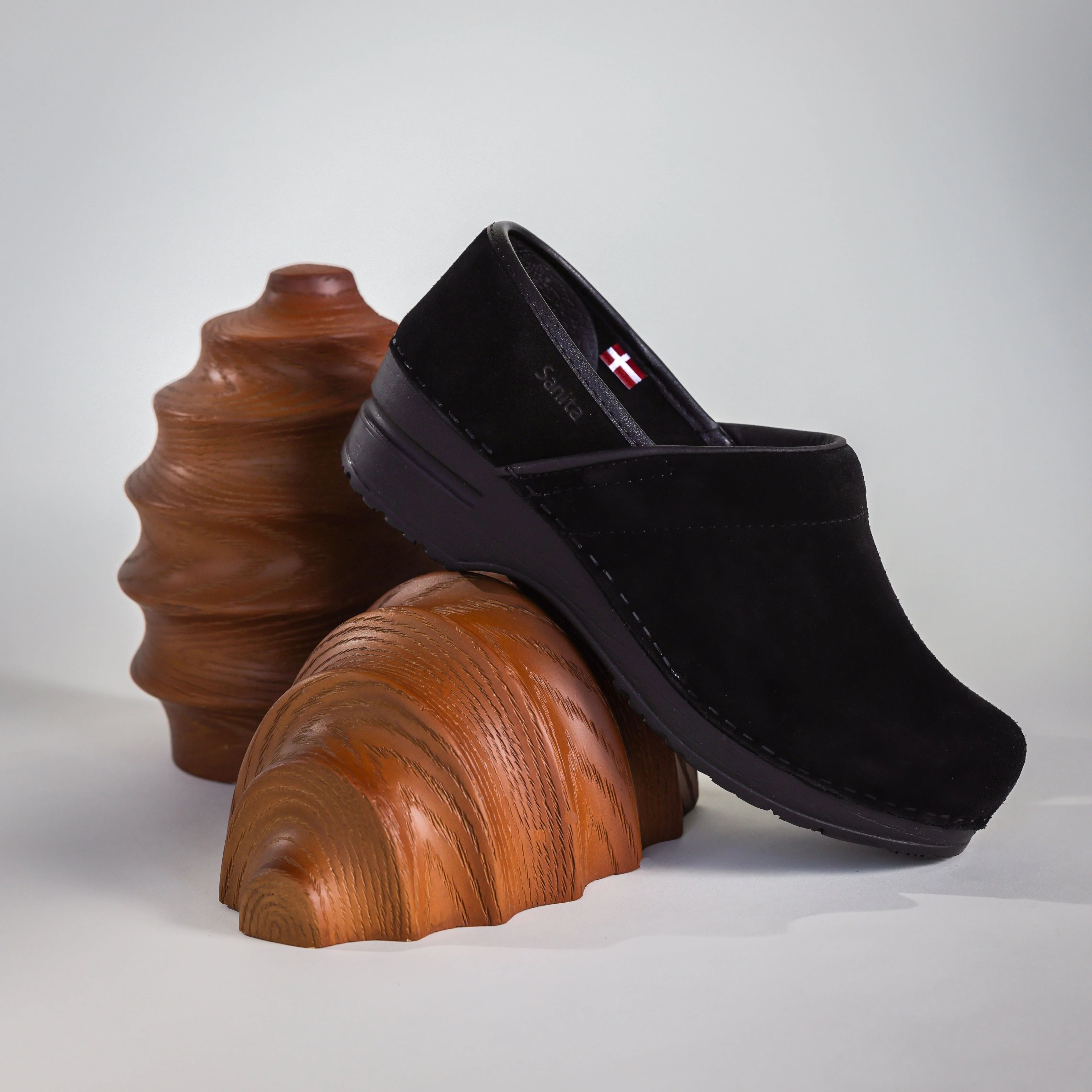 Hinsdale Women's Vegan Clog in Black - Image 3