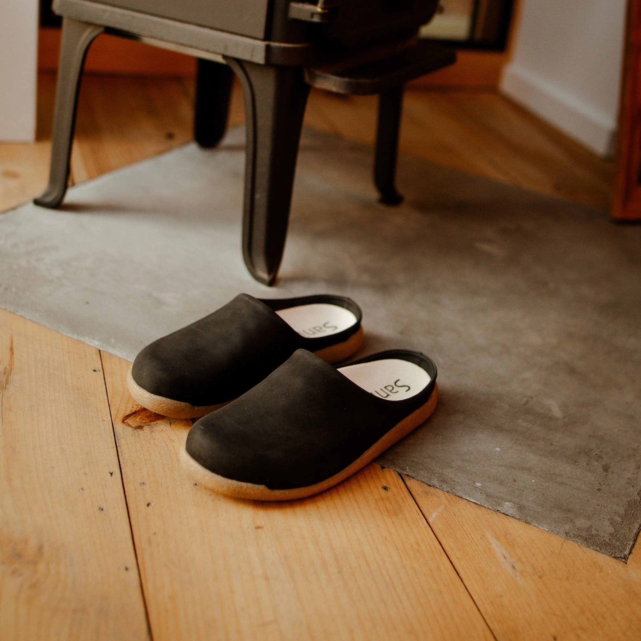 Holsted Unisex Mule Slipper in Black - Image 5