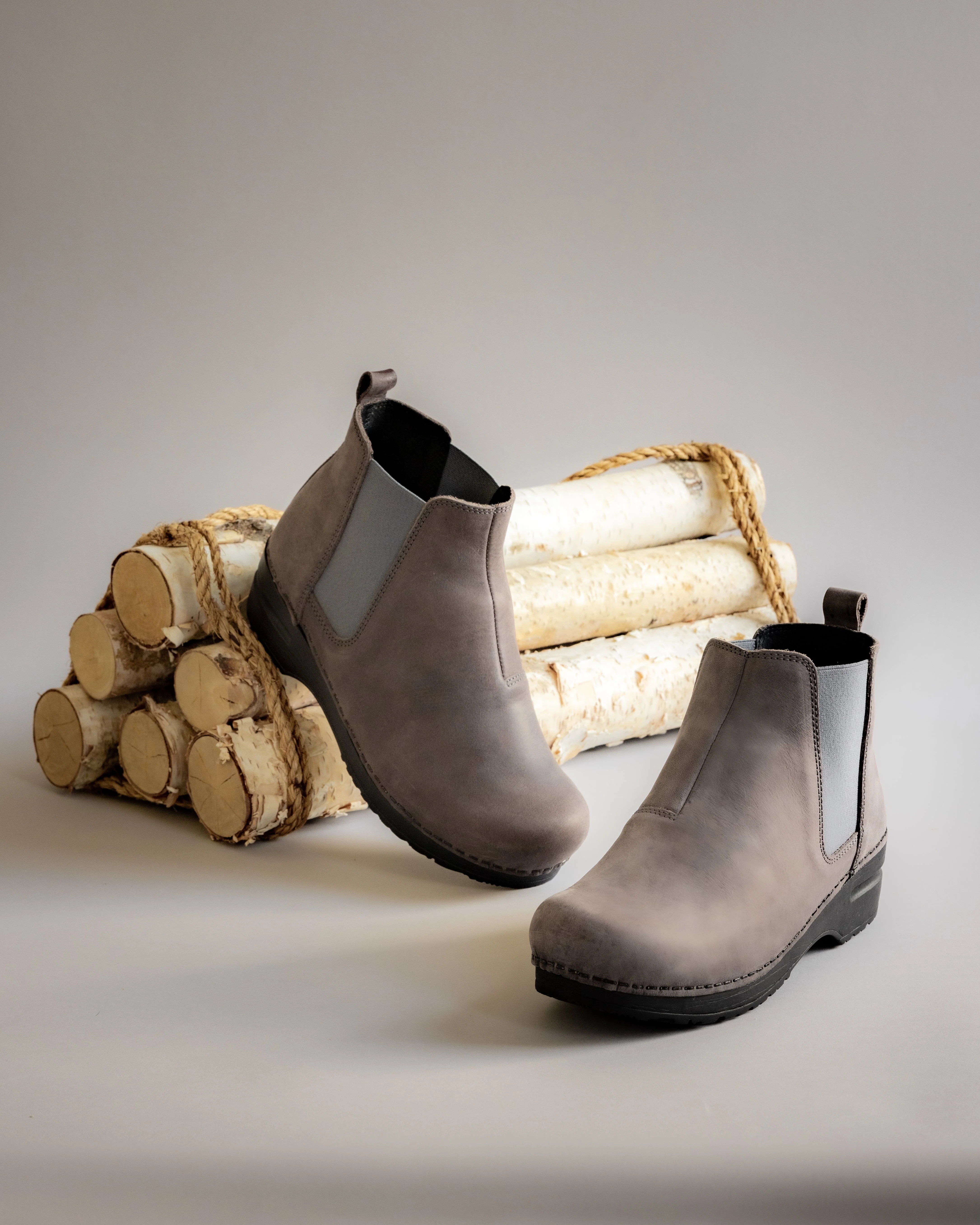 Hudson Women's Leather Chelsea Boot in Antracite - Image 2