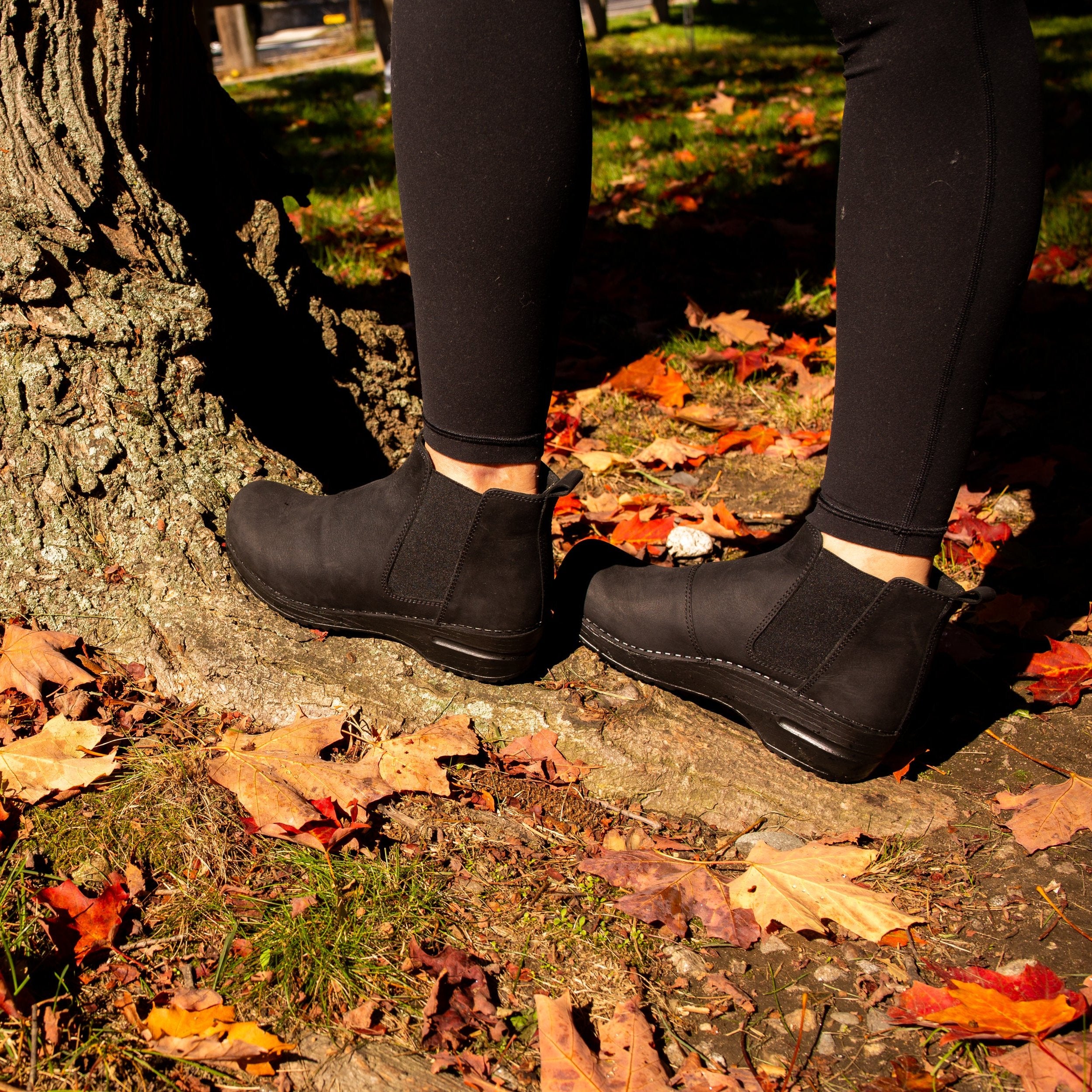 Hudson Women's Leather Chelsea Boot in Black - Image 4