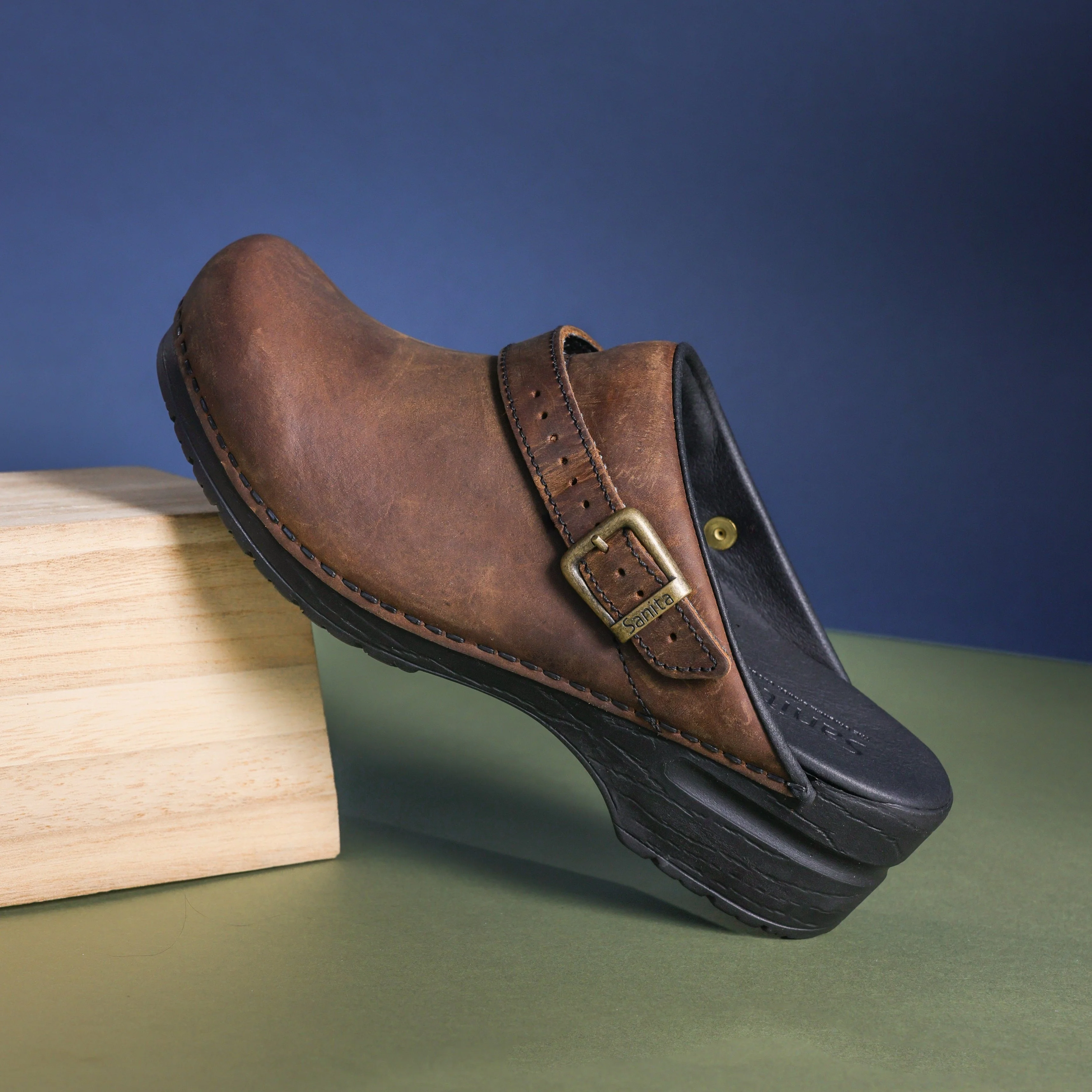 Morse Women's Clog in Antique Brown - Image 5