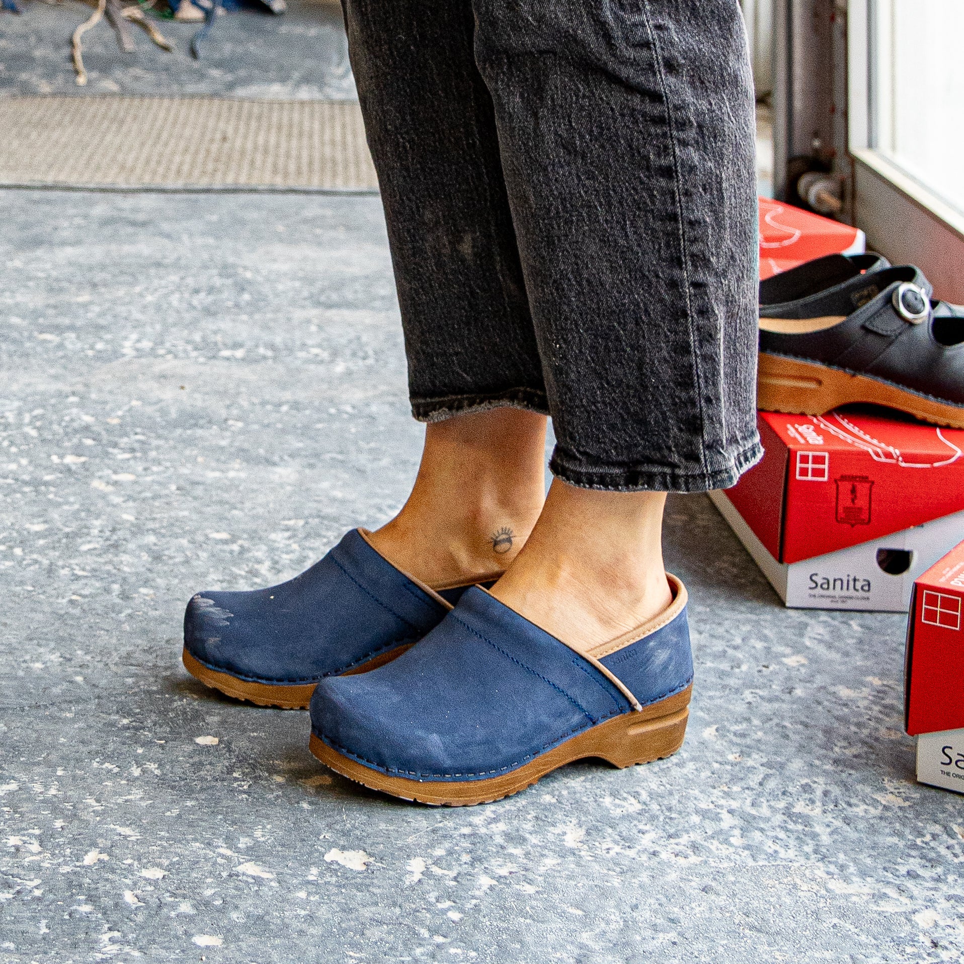 Pro. Oiled Leather Women's Clog in Dove Blue - Image 3