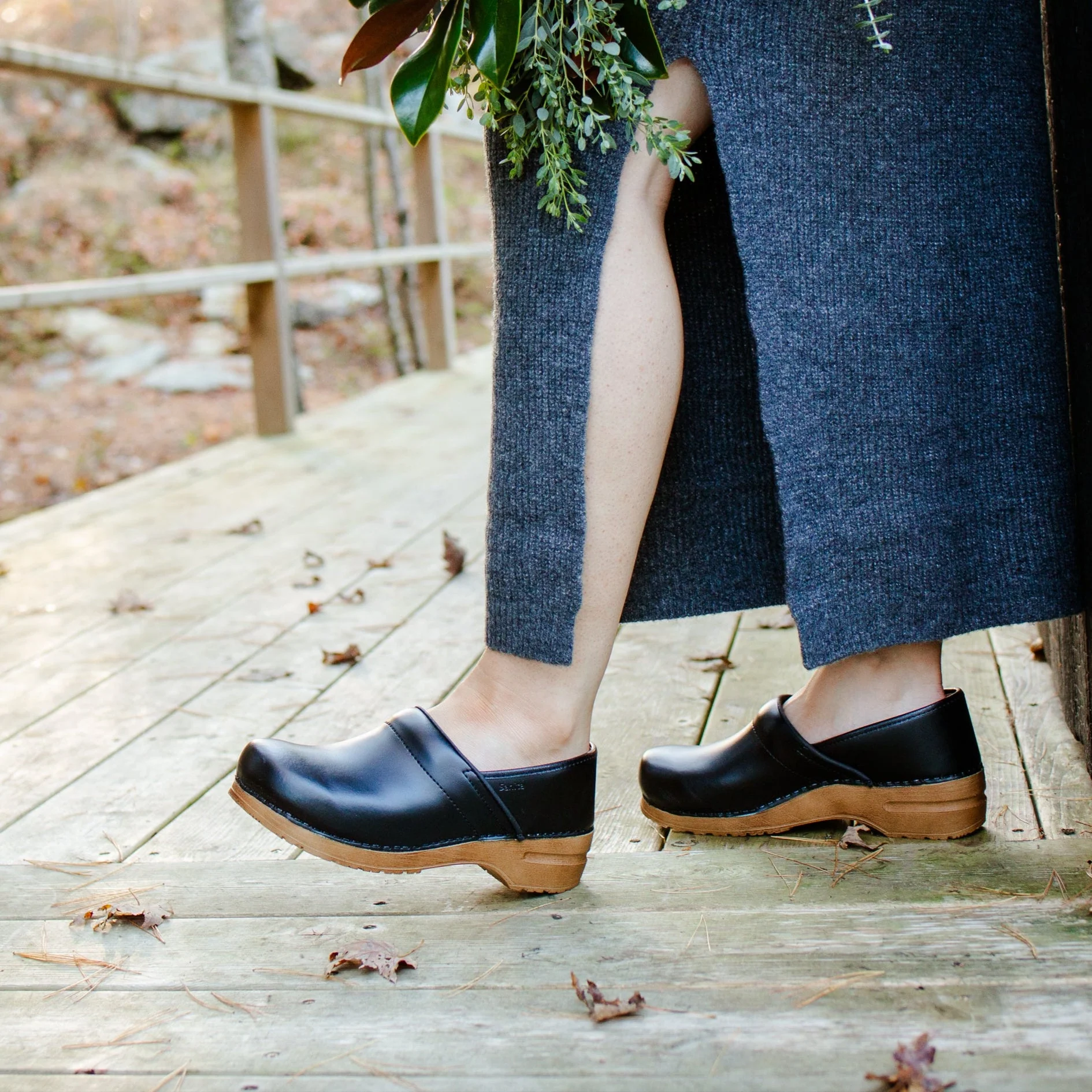 Pro. PU Women's Clog in Black/Tan - Image 4