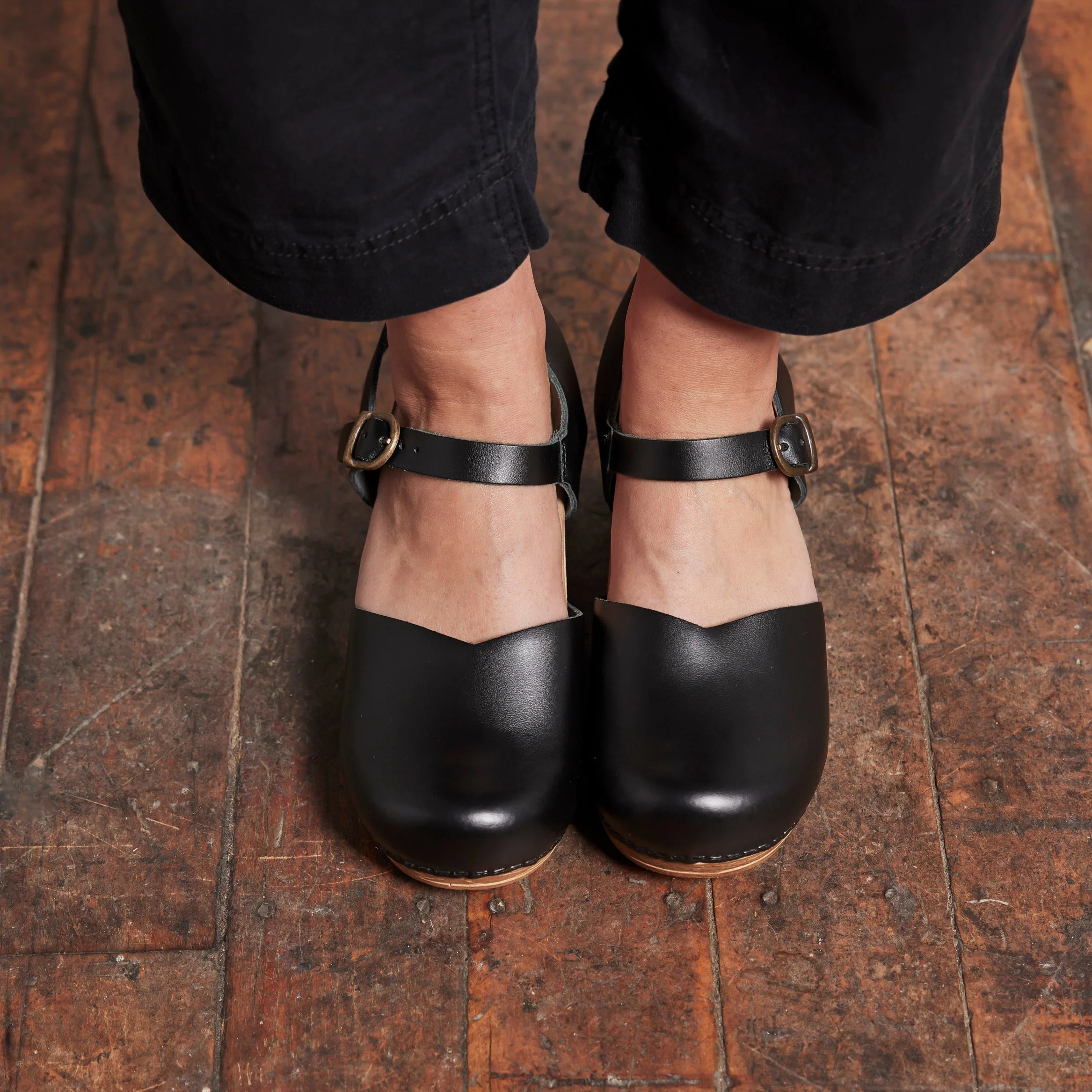 Sansi Women's Sandal in Black - Image 5
