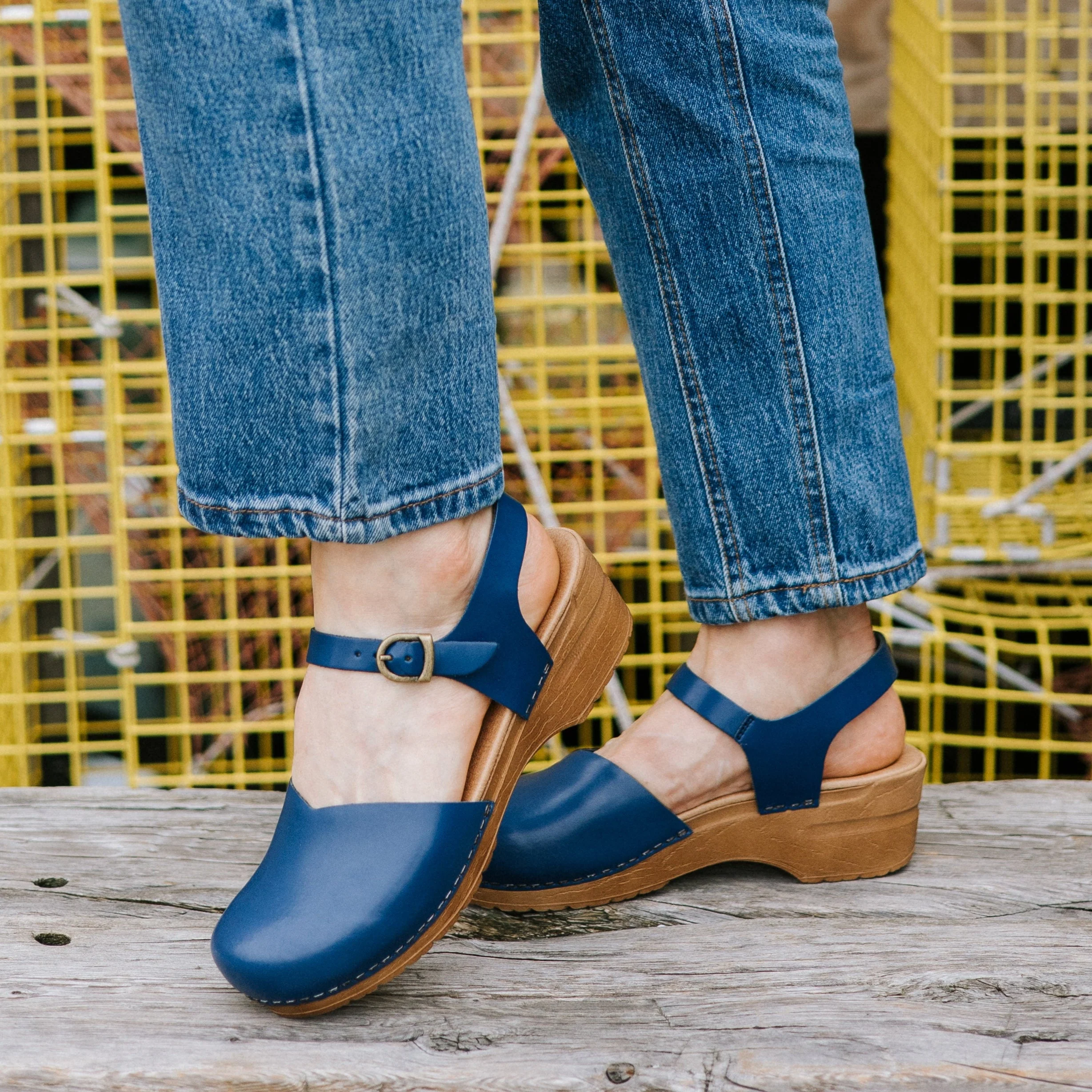 Sansi Women's Sandal in Navy - Image 3