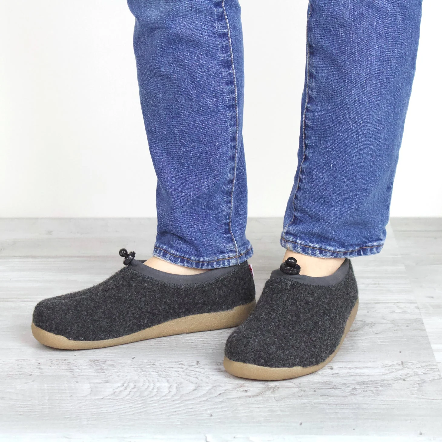 Stromo Unisex Wool Slipper in Charcoal - Image 3