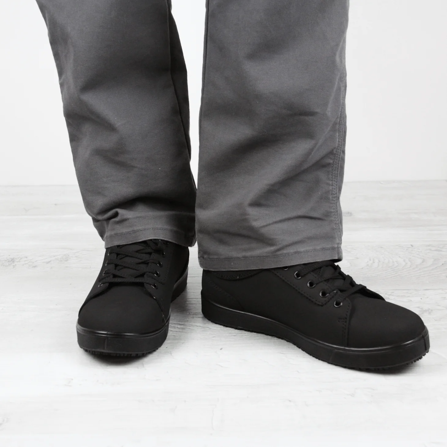 Umami O2 Unisex Sneaker in Black - Image 3